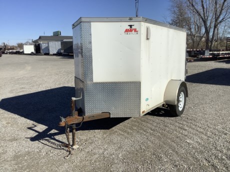 2017 ANVIL 5&#39; X 8&#39; SINGLE AXLE ENCLOSED TRAILER, WHITE EXTERIOR, V-NOSE, REAR RAMP DOOR, PLYWOOD FLOOR &amp; WALLS, PLASTIC SIDEWALL VENTS, DOME LIGHT, LED EXTERIOR LIGHTS, 3.5K IDLER AXLE, SPRING SUSPENSION, 15&quot; TIRES, WHITE WHEELS.