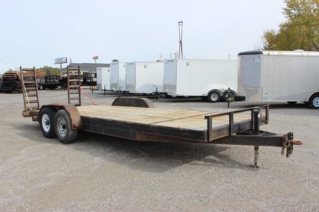 USED 2017 MID-AMERICA 22&#39; FLATBED EQUIPMENT TRAILER, 82&quot; WIDE DECK, 2&#39; DOVETAIL, 5&#39; STAND UP RAMPS, GOOD WOOD FLOOR, RUB RAIL WITH STAKE POCKETS, 6&quot; CHANNEL FRAME AND TONGUE, 7K DROP LEG JACK, ADJUSTABLE CHANNEL PINTLE HITCH, 2-7K SPRING AXLES, GOOD TIRES.
