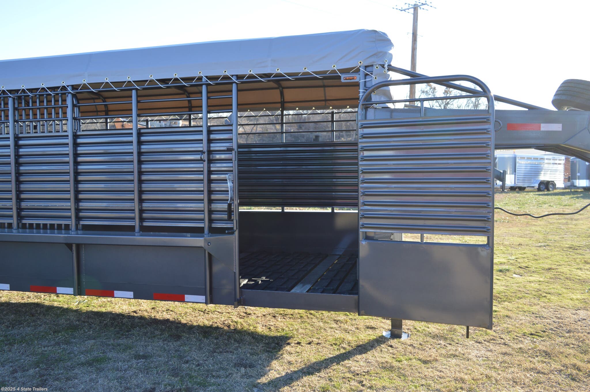 鉄道模型 TURNPIKE LIVESTOCK TRAILER MAMMOTH 2022 GR 7' x 26' x6'10