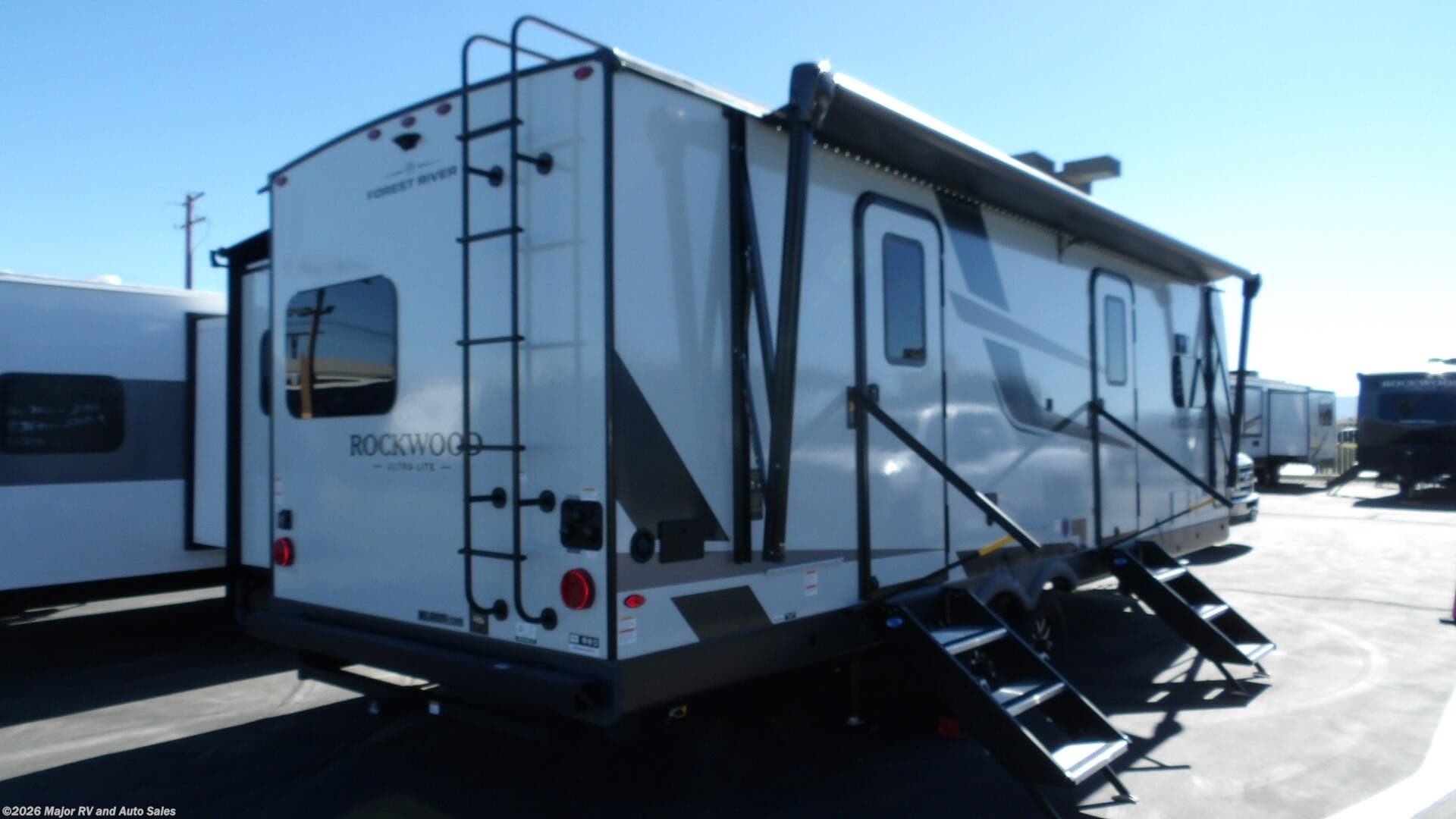 2026 Forest River Rockwood 2608BS, 2 SLIDES, 2 A/C'S, 400 WATT SOLAR, AUTO-LE - New Travel Trailer For Sale by Major RV and Auto Sales in Hesperia, California