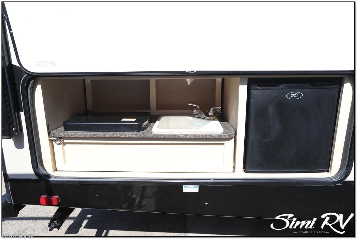 2017 Minnie 2455BHS by Winnebago from Simi RV in Simi Valley, California