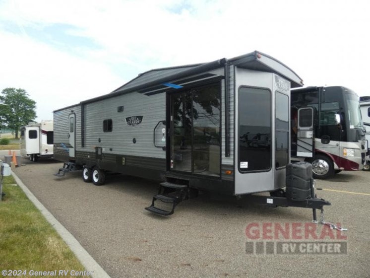 Used 2020 Forest River Salem Villa Series 353FLFB Classic available in North Canton, Ohio