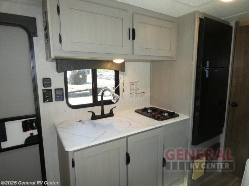 2025 Coachmen Clipper Cadet 17CBH RV for Sale in North Canton, OH 44720