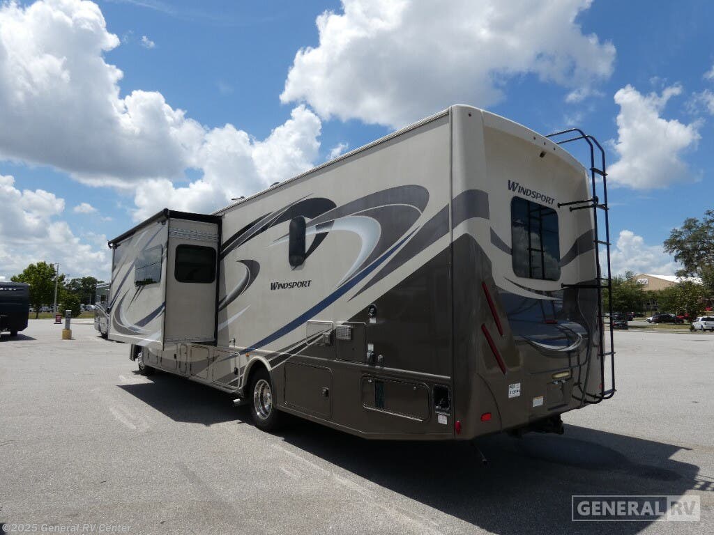Used 2019 Thor Motor Coach Windsport 34R-2SL available in North Canton, Ohio