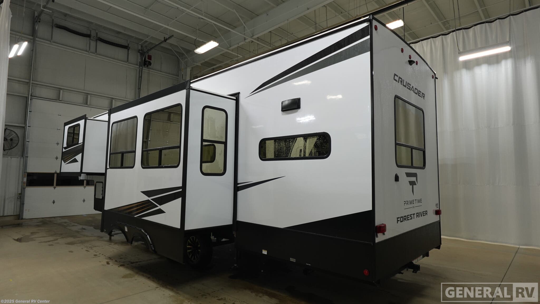 2026 Crusader KING33 by Prime Time from General RV Center in North Canton, Ohio