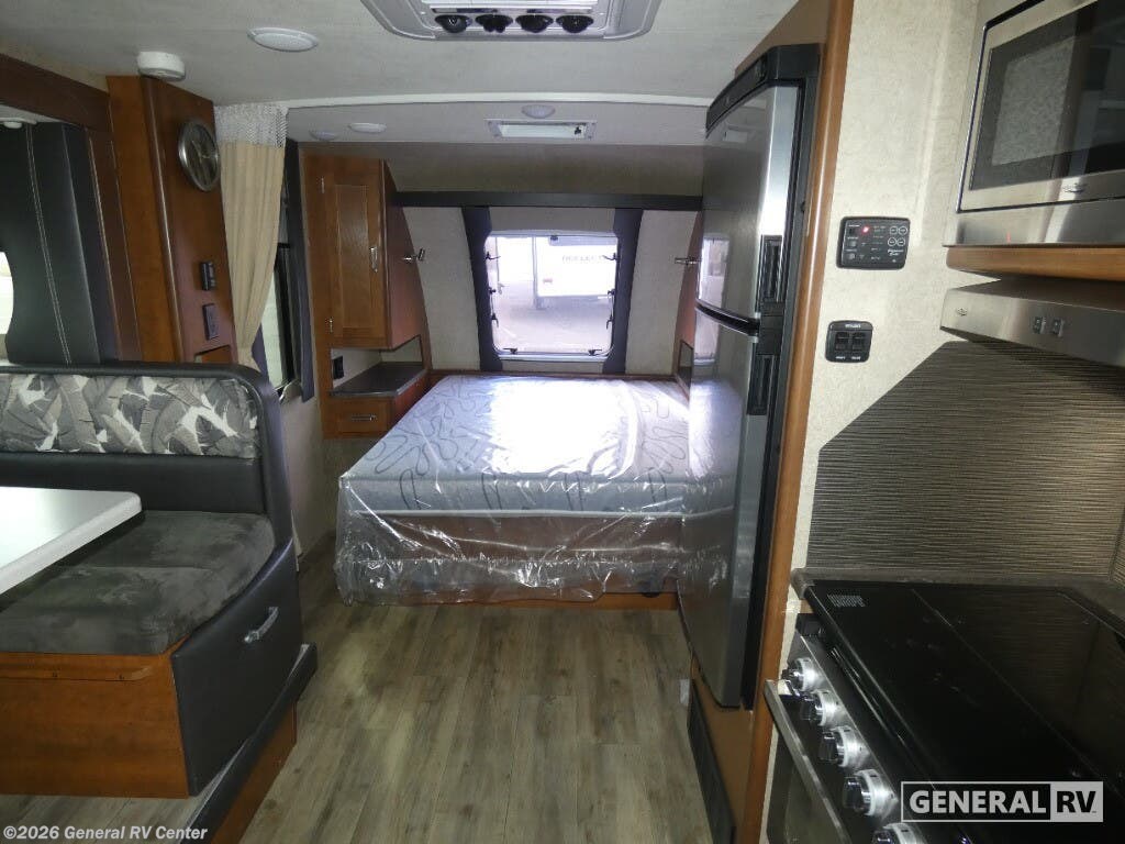 2021 Lance 1995 - Used Travel Trailer For Sale by General RV Center in North Canton, Ohio