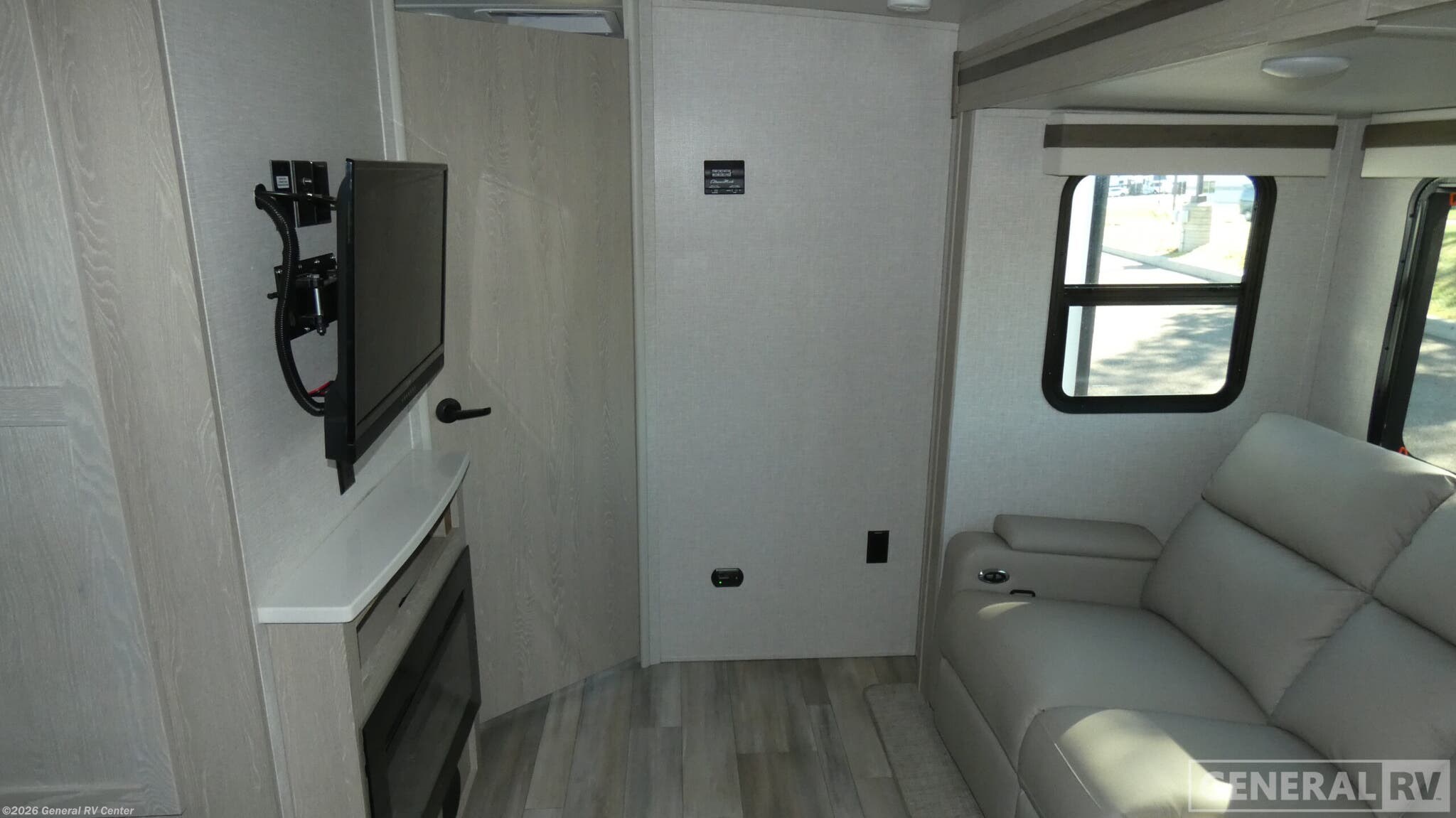 2023 Forest River Rockwood Mini Lite 2516S - Used Travel Trailer For Sale by General RV Center in North Canton, Ohio
