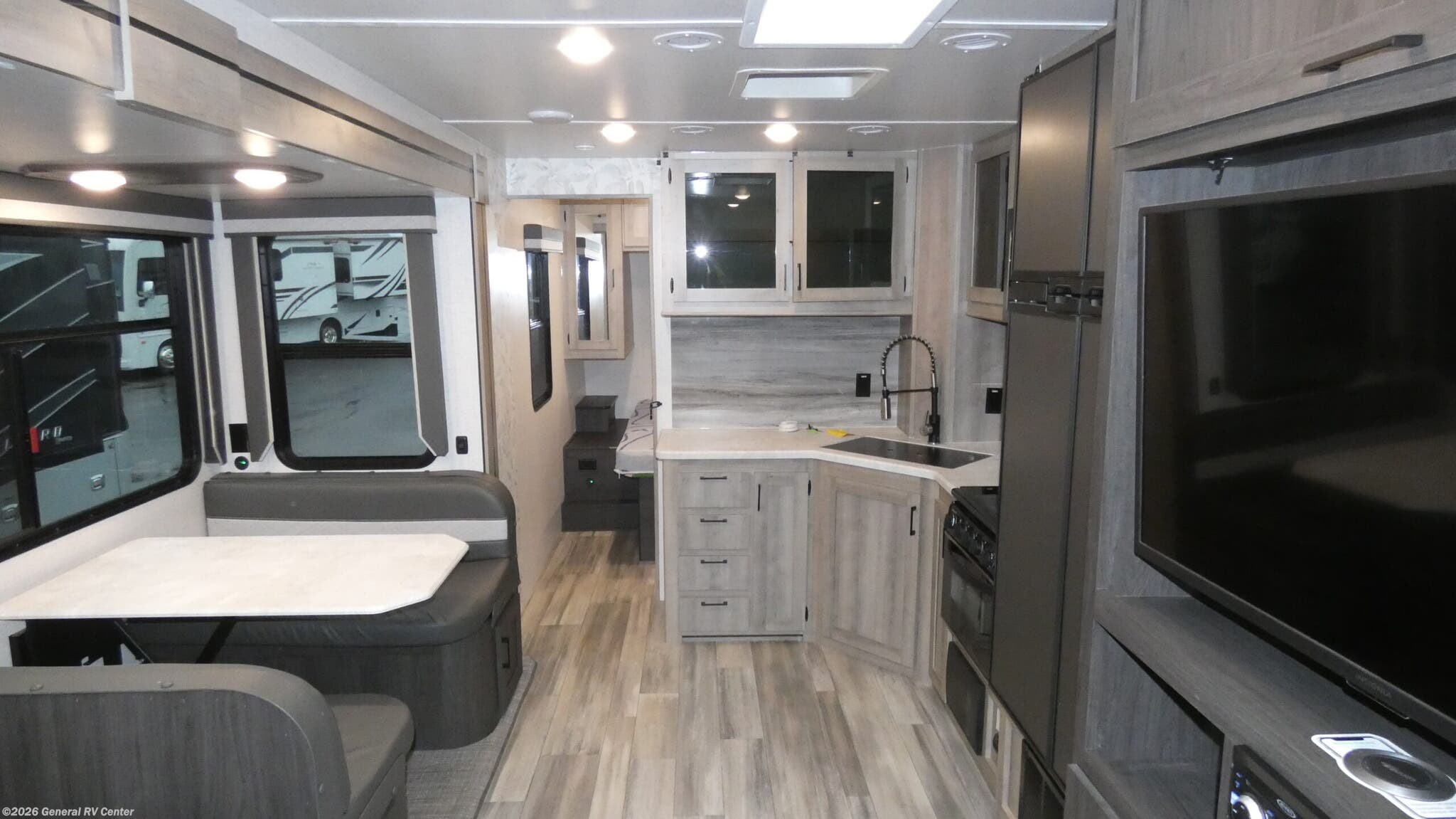 2022 Winnebago Voyage 3033BH - Used Travel Trailer For Sale by General RV Center in North Canton, Ohio