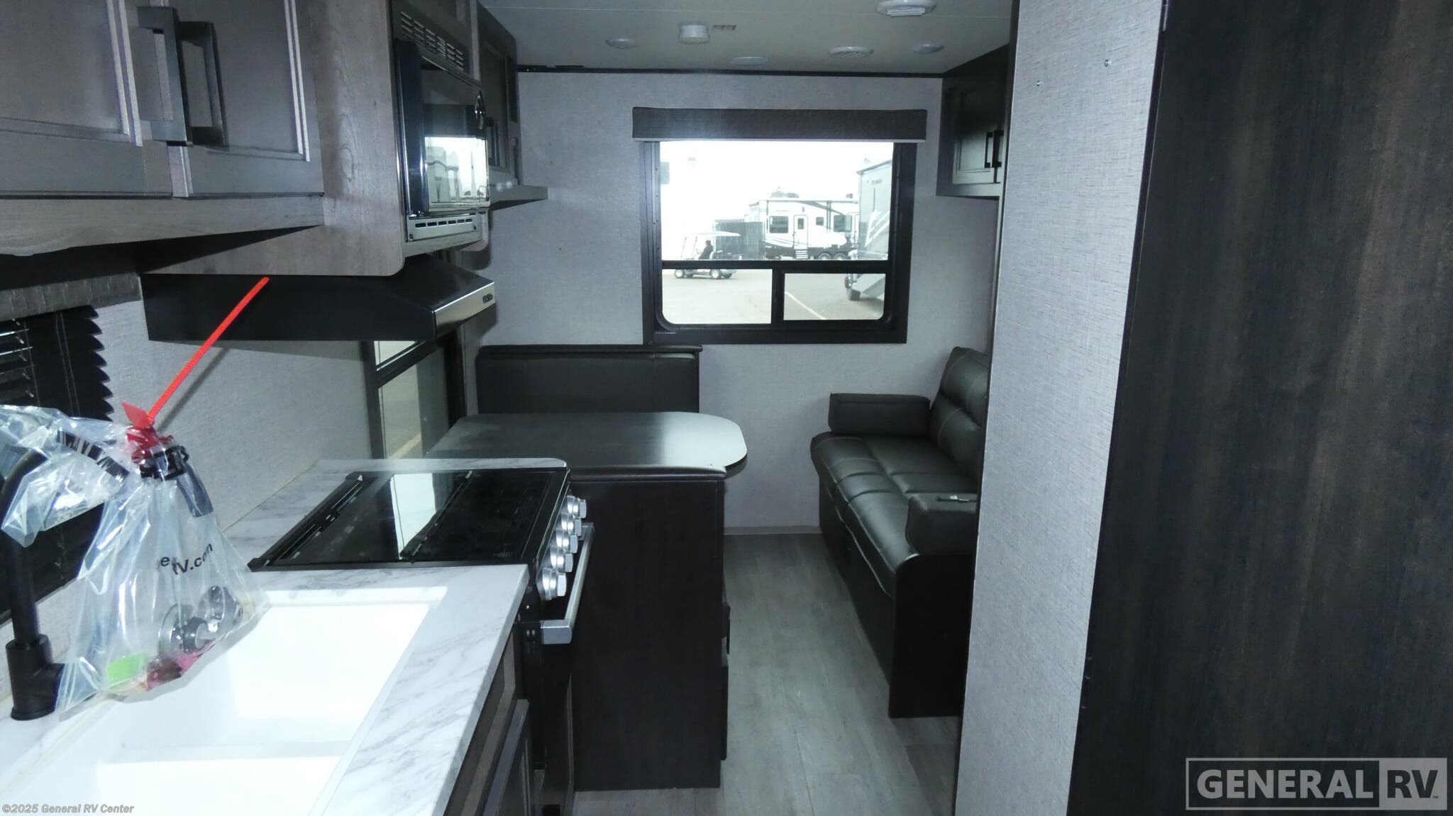 2022 Jayco Jay Flight 212QBW - Used Travel Trailer For Sale by General RV Center in North Canton, Ohio