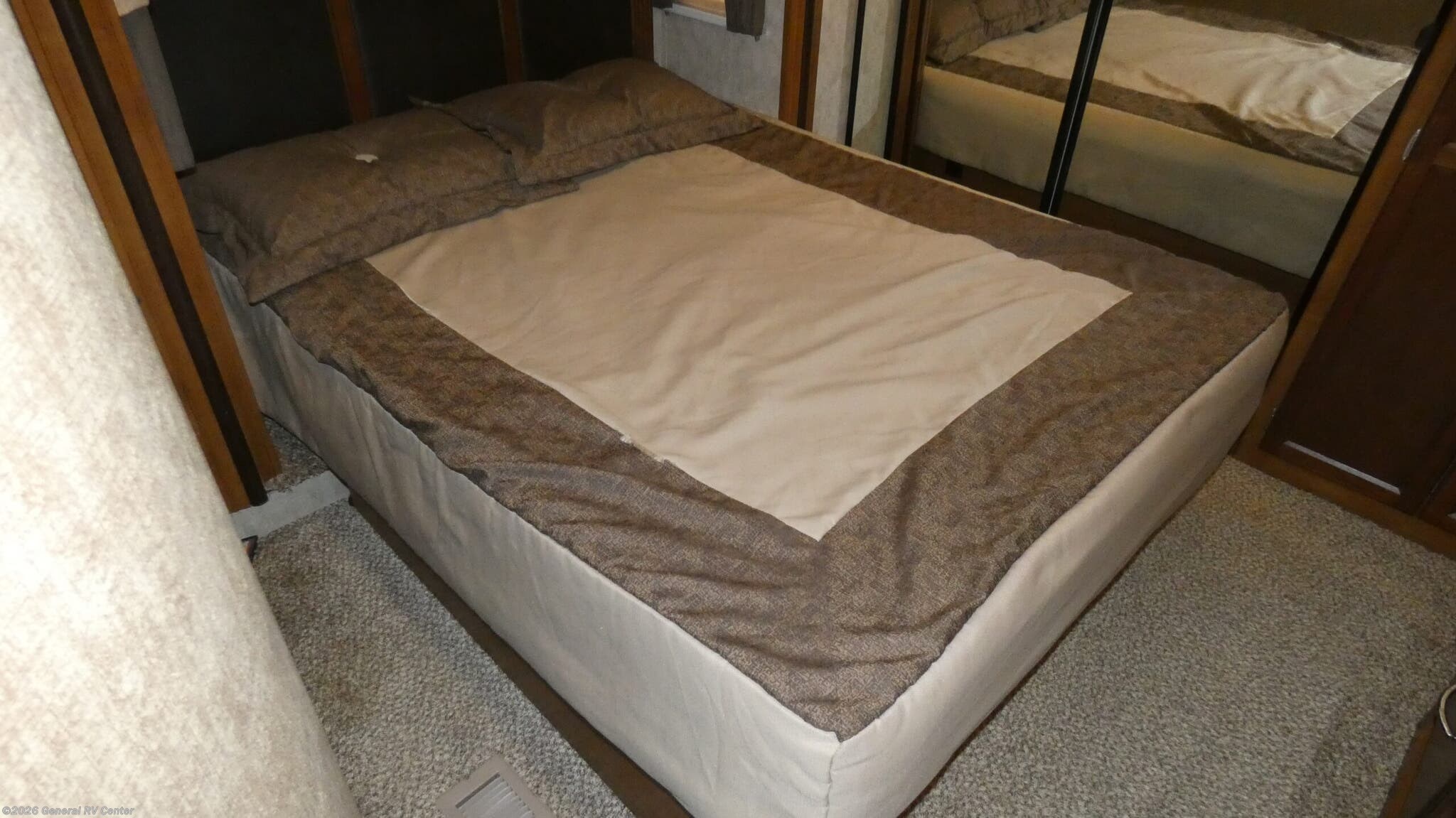 2015 Crusader 322RES by Prime Time from General RV Center in North Canton, Ohio