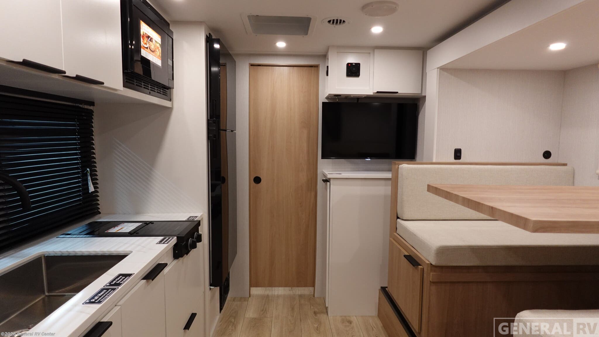 2026 Winnebago Micro Minnie 2108DS - New Travel Trailer For Sale by General RV Center in North Canton, Ohio