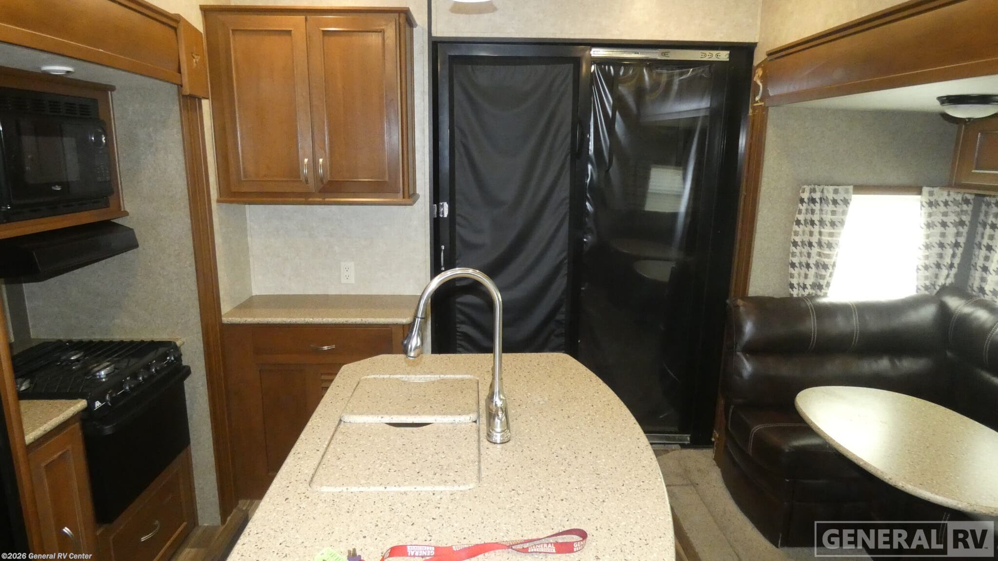 2016 Highland Ridge Highlander HT31RGR - Used Toy Hauler For Sale by General RV Center in North Canton, Ohio