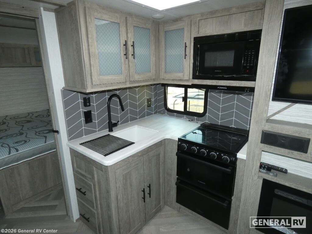 Used 2022 Forest River Salem Hemisphere HYPER LYTE 22RBHL available in North Canton, Ohio