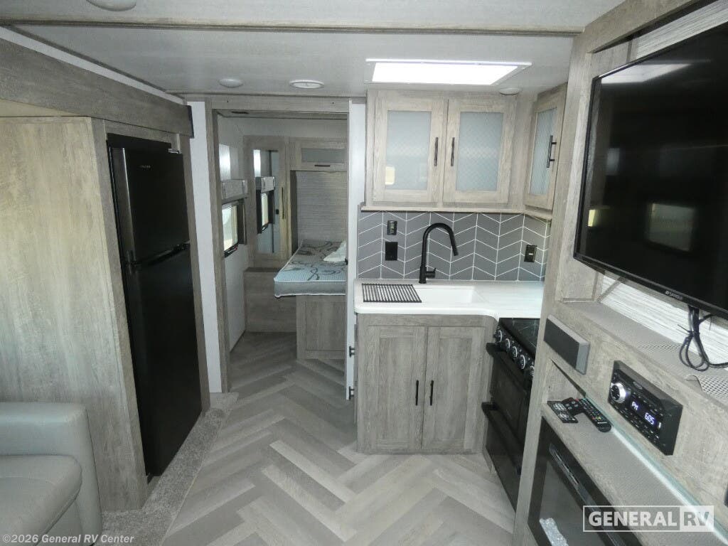 2022 Forest River Salem Hemisphere HYPER LYTE 22RBHL - Used Travel Trailer For Sale by General RV Center in North Canton, Ohio