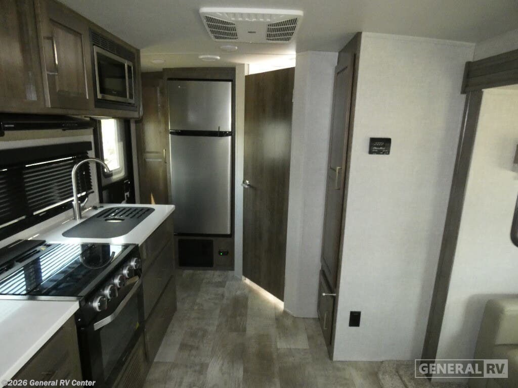 2022 Forest River Flagstaff MICROLITE 22FBS-1S - Used Travel Trailer For Sale by General RV Center in North Canton, Ohio