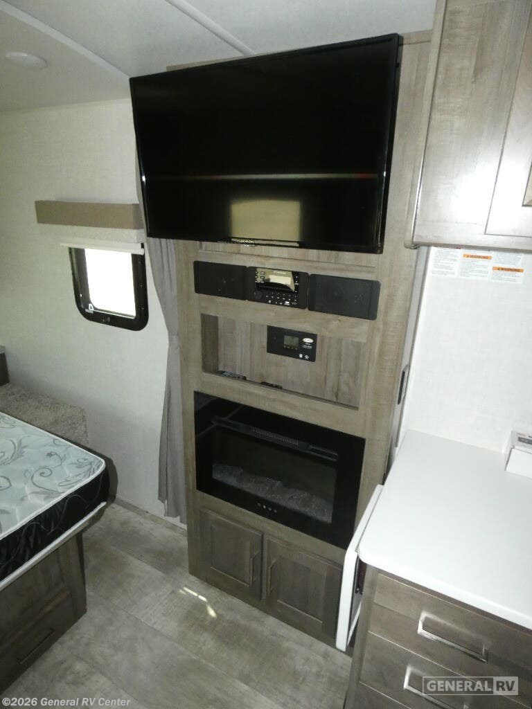 Used 2022 Forest River Flagstaff MICROLITE 22FBS-1S available in North Canton, Ohio