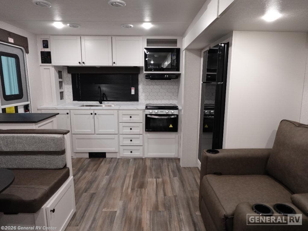 New 2026 Highland Ridge RANGE LITE 233ML available in North Canton, Ohio