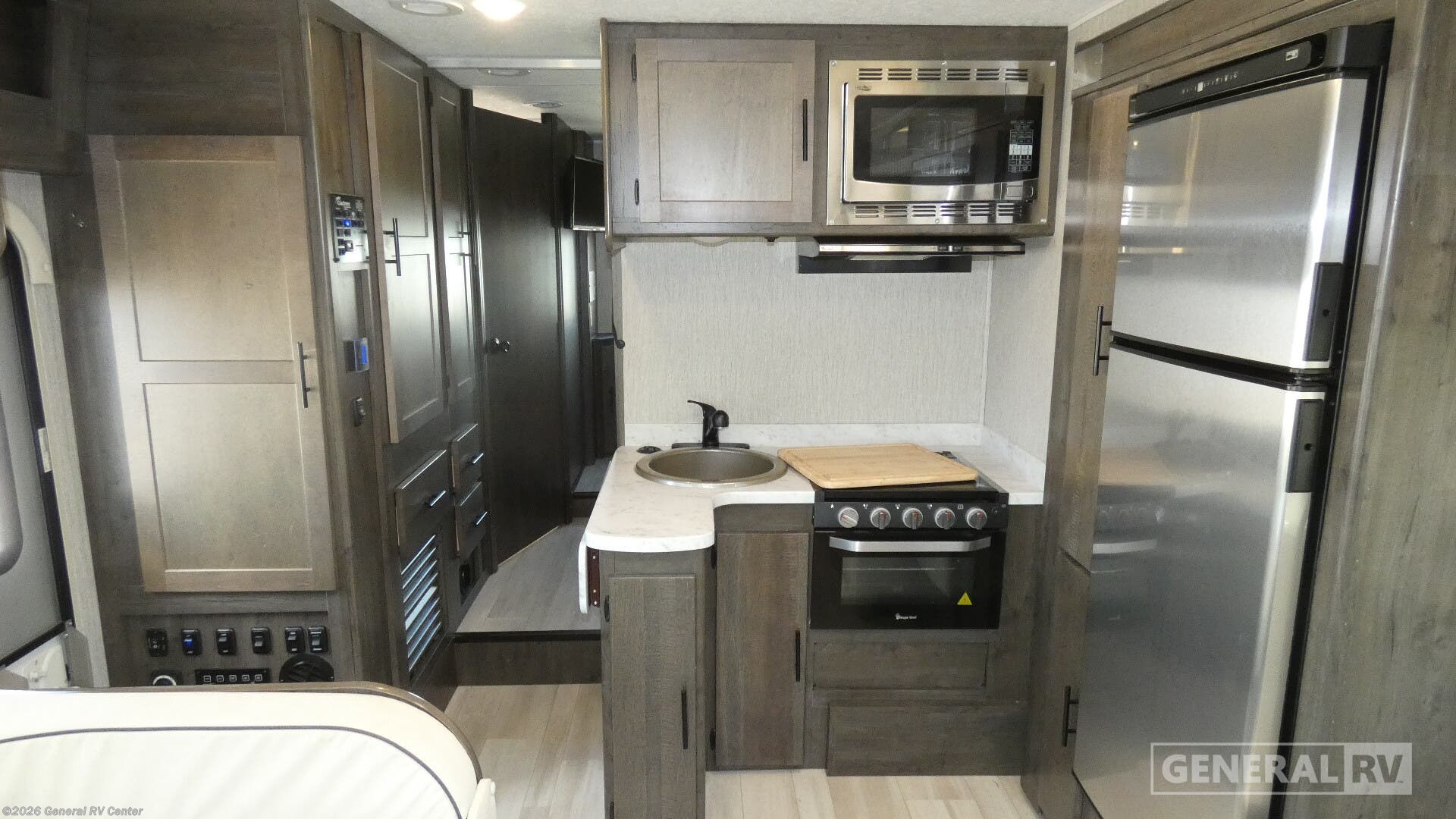 2021 Coachmen Leprechaun 260DS Ford - Used Class C For Sale by General RV Center in North Canton, Ohio