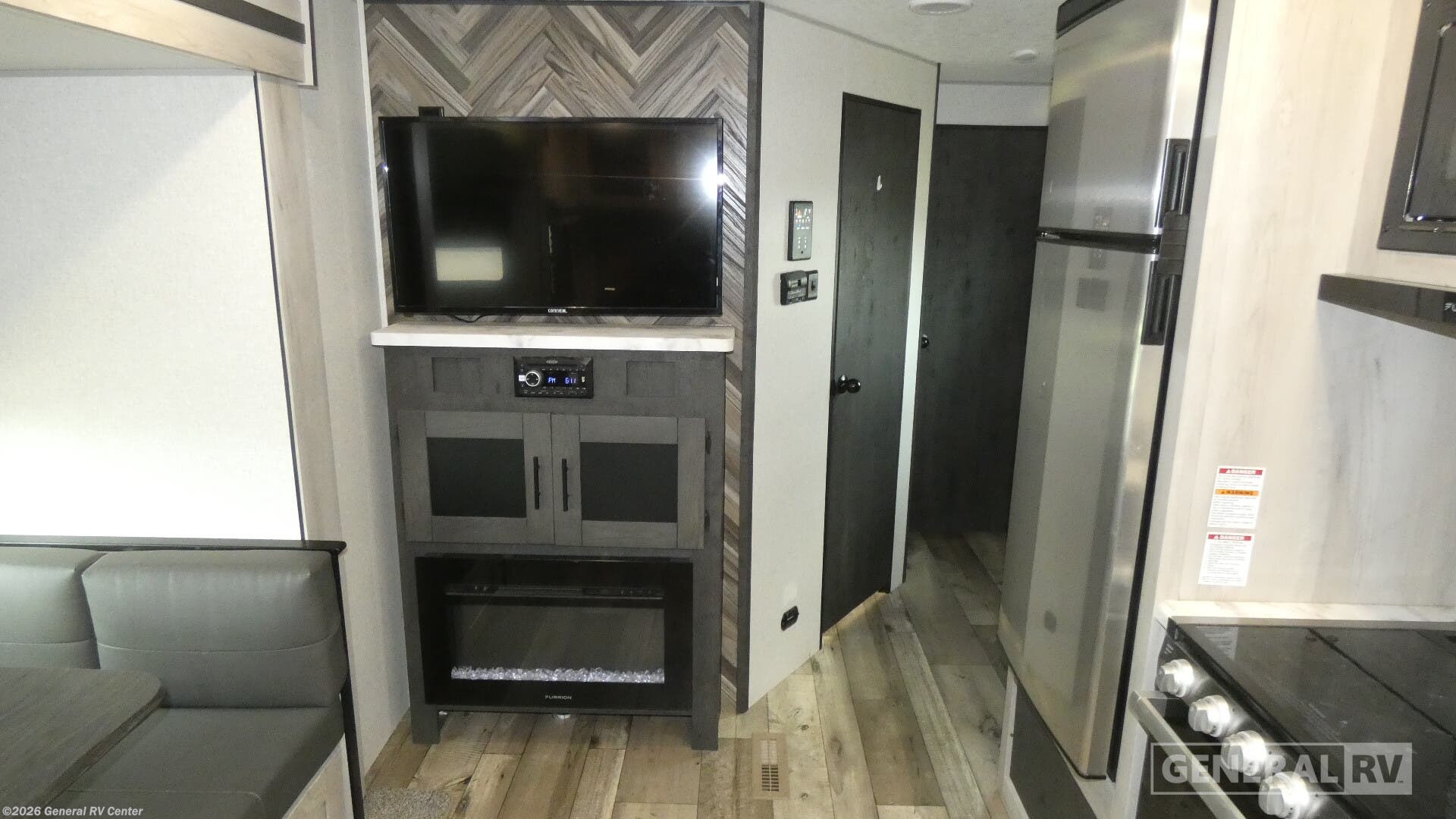 Used 2022 K-Z Connect 241RLK available in North Canton, Ohio