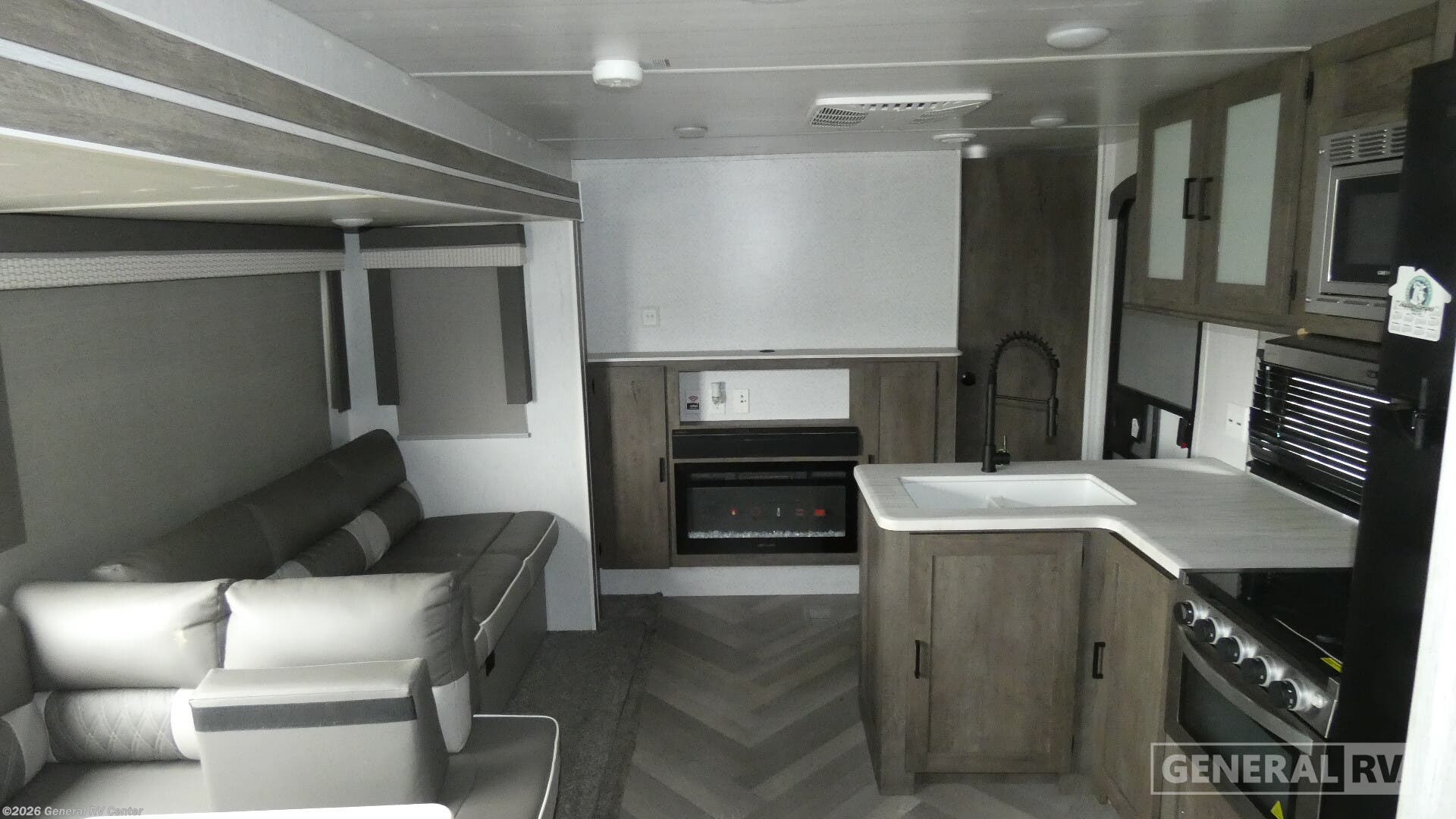 Used 2021 Forest River Salem 31KQBTS available in North Canton, Ohio
