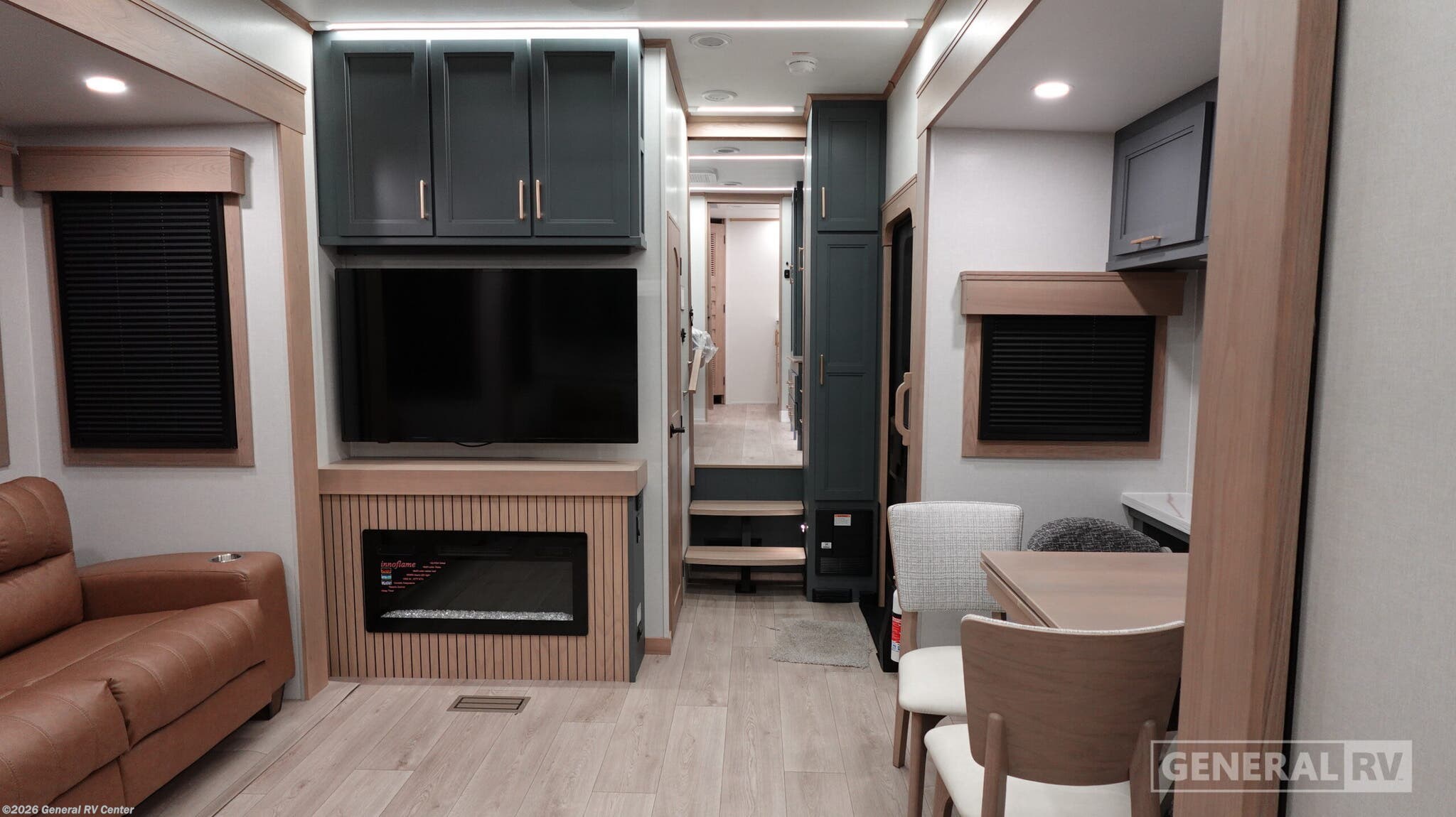 New 2027 CrossRoads Redwood 401LK available in North Canton, Ohio