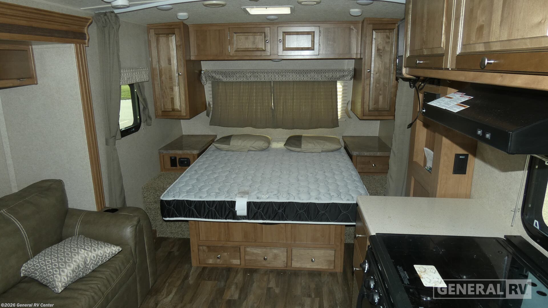 Used 2018 Forest River Flagstaff Micro Lite 21FBRS available in North Canton, Ohio