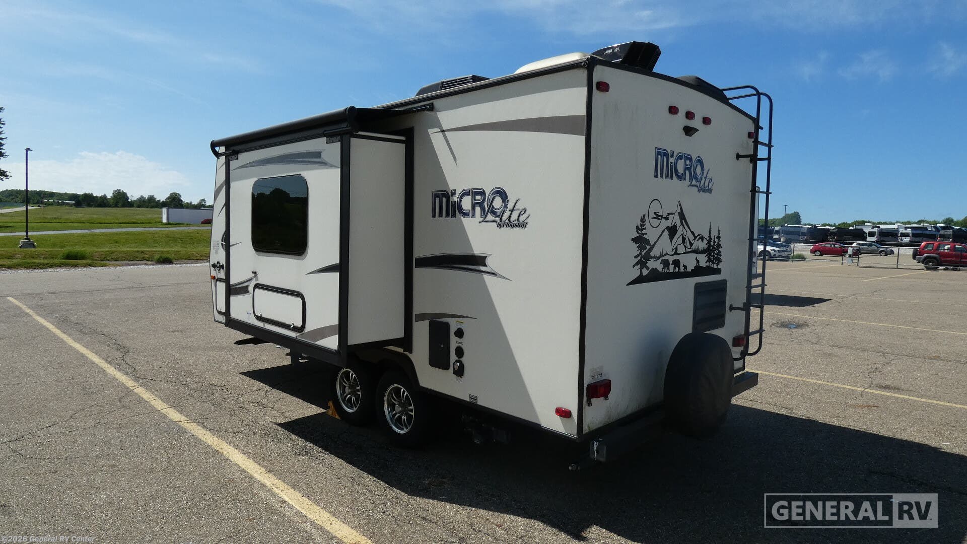 2018 Flagstaff Micro Lite 21FBRS by Forest River from General RV Center in North Canton, Ohio