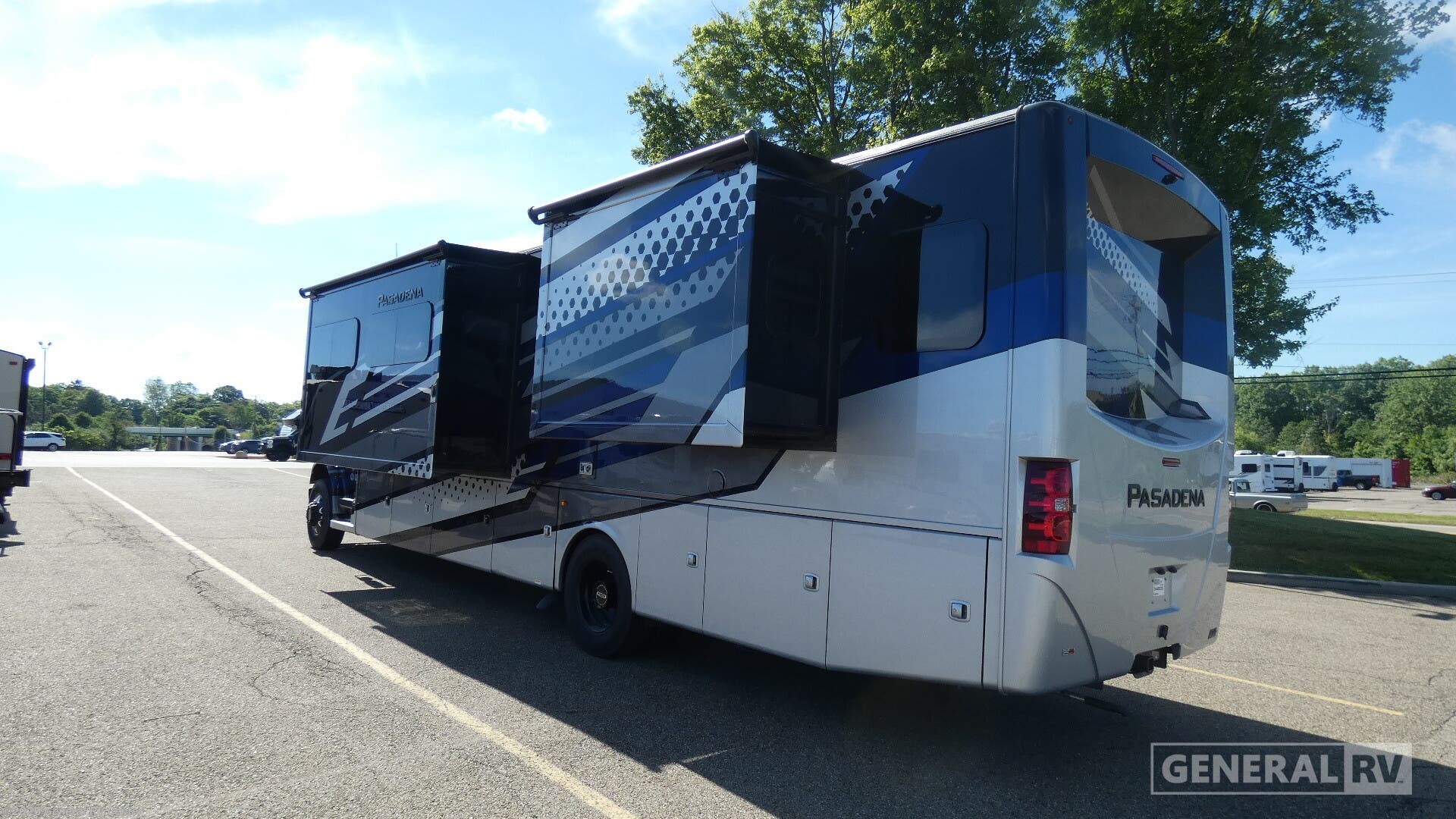 2027 Pasadena 38DX by Thor Motor Coach from General RV Center in North Canton, Ohio
