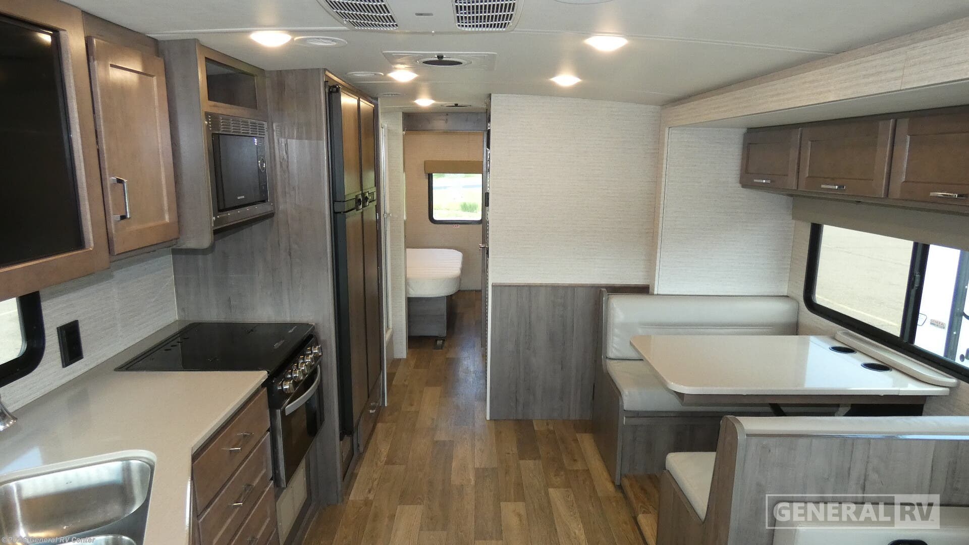 2021 Winnebago Vista 32M - Used Class A For Sale by General RV Center in North Canton, Ohio