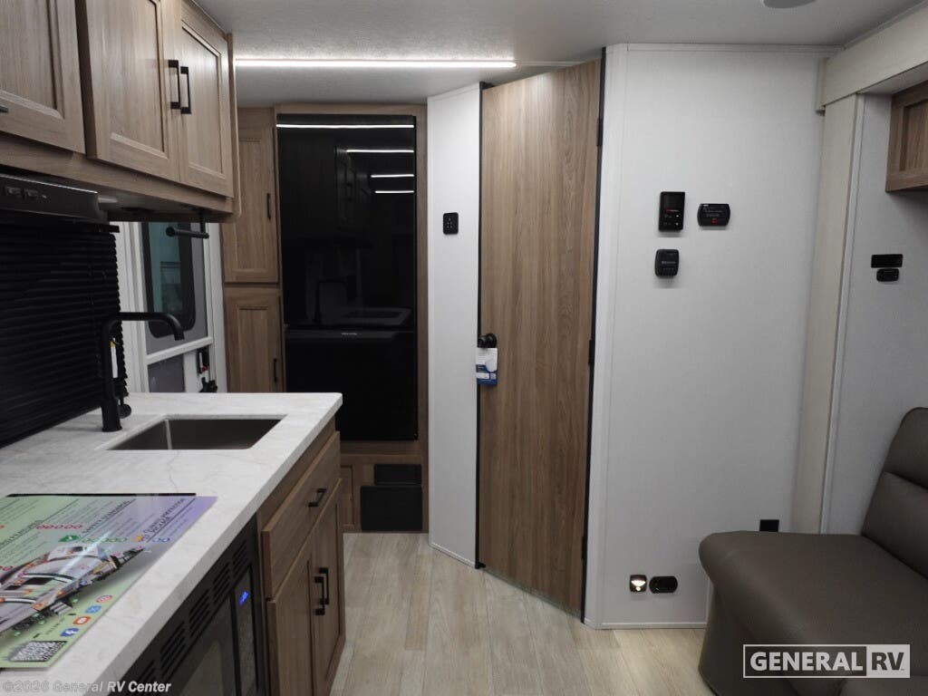 2026 Coachmen Freedom EXPRS 19SE - New Travel Trailer For Sale by General RV Center in Orange Park, Florida