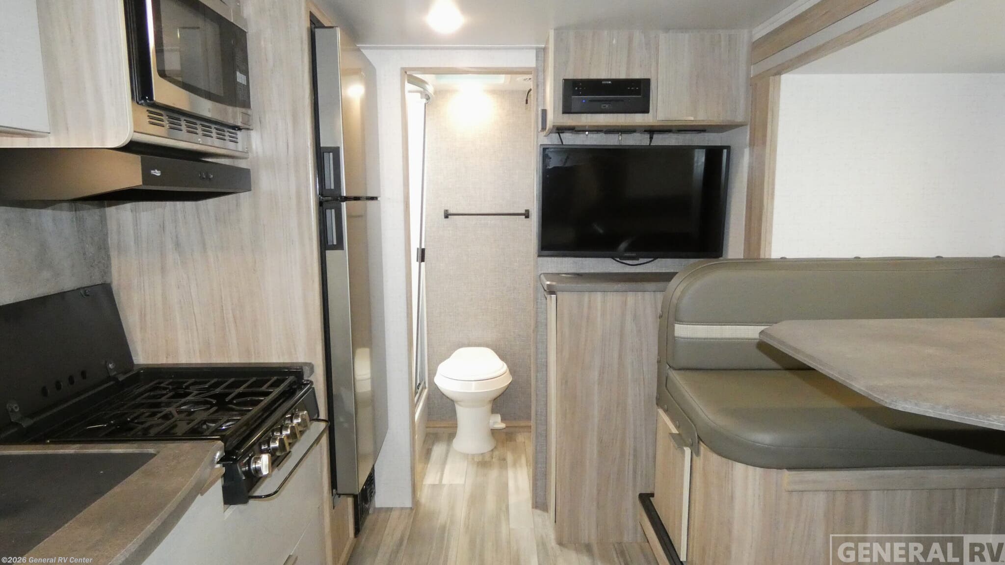 2021 Winnebago Micro Minnie 2108DS - Used Travel Trailer For Sale by General RV Center in Orange Park, Florida