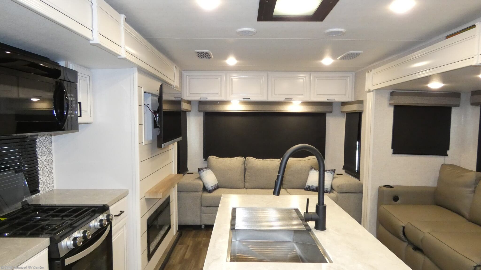 2025 Highland Ridge Open Range 322RLS - Used Travel Trailer For Sale by General RV Center in Orange Park, Florida