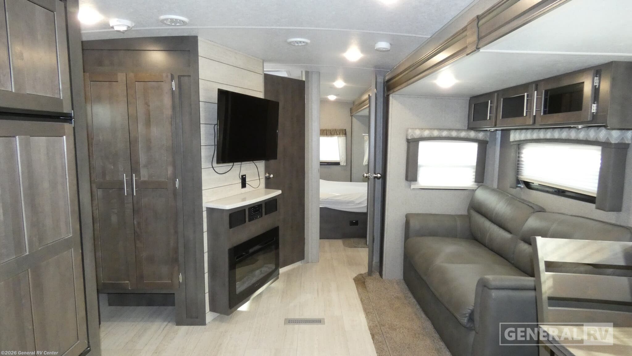 2021 Forest River Flagstaff Super Lite 26FKBS - Used Travel Trailer For Sale by General RV Center in Orange Park, Florida