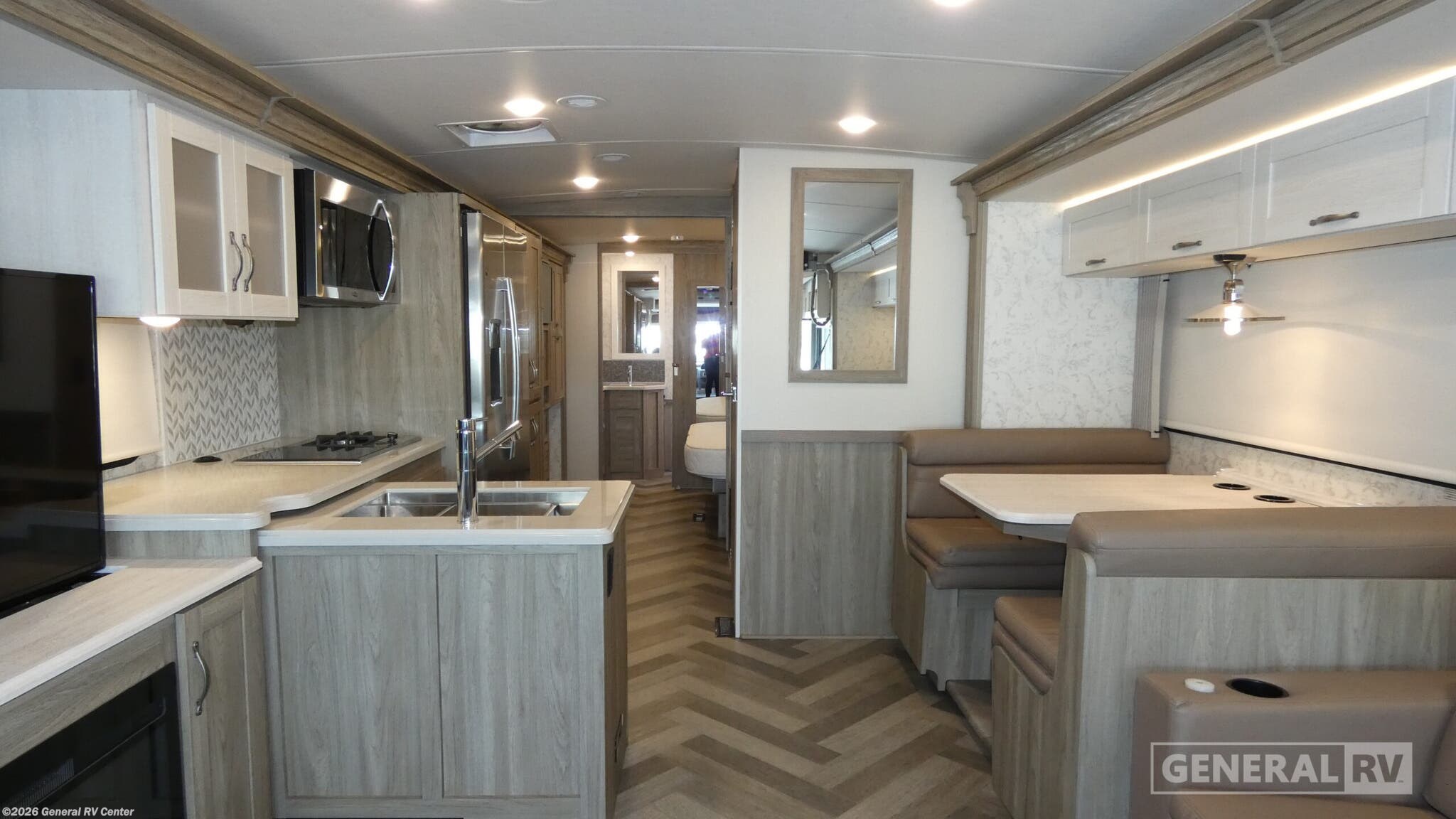 2025 Winnebago Adventurer 36Z - Used Class A For Sale by General RV Center in Orange Park, Florida