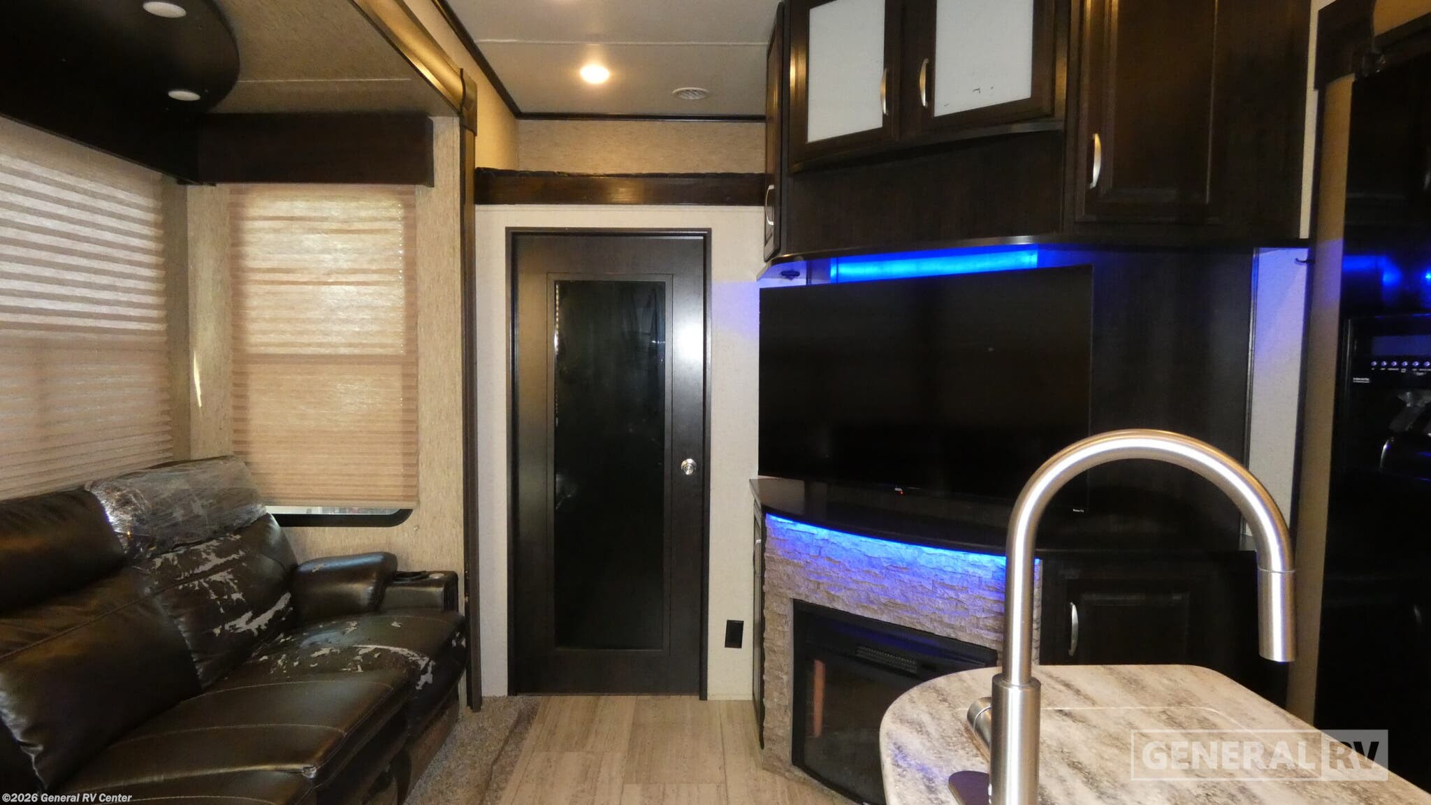 2017 Grand Design Momentum M CLASS 388M - Used Fifth Wheel For Sale by General RV Center in Orange Park, Florida