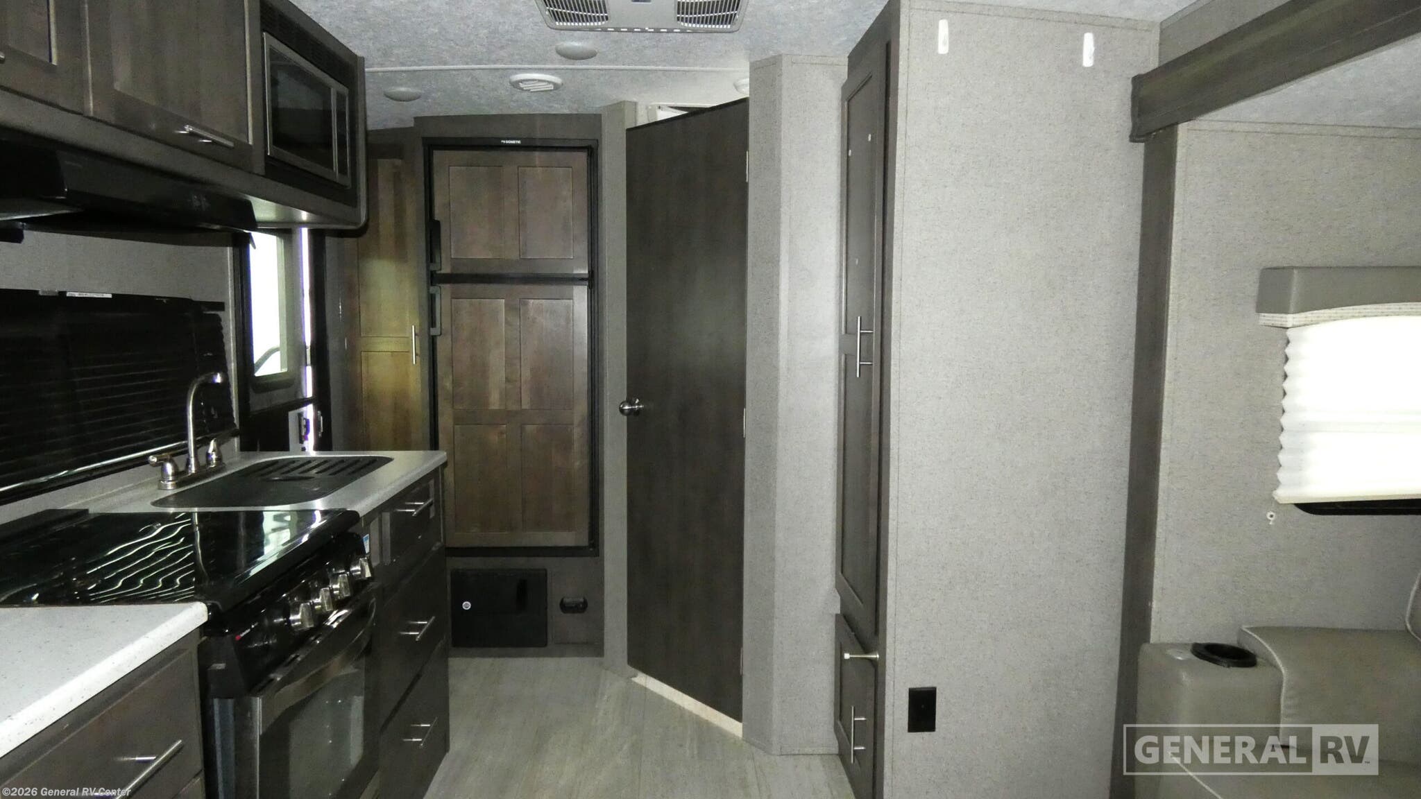 2021 Forest River Rockwood Mini Lite 2205S - Used Travel Trailer For Sale by General RV Center in Orange Park, Florida