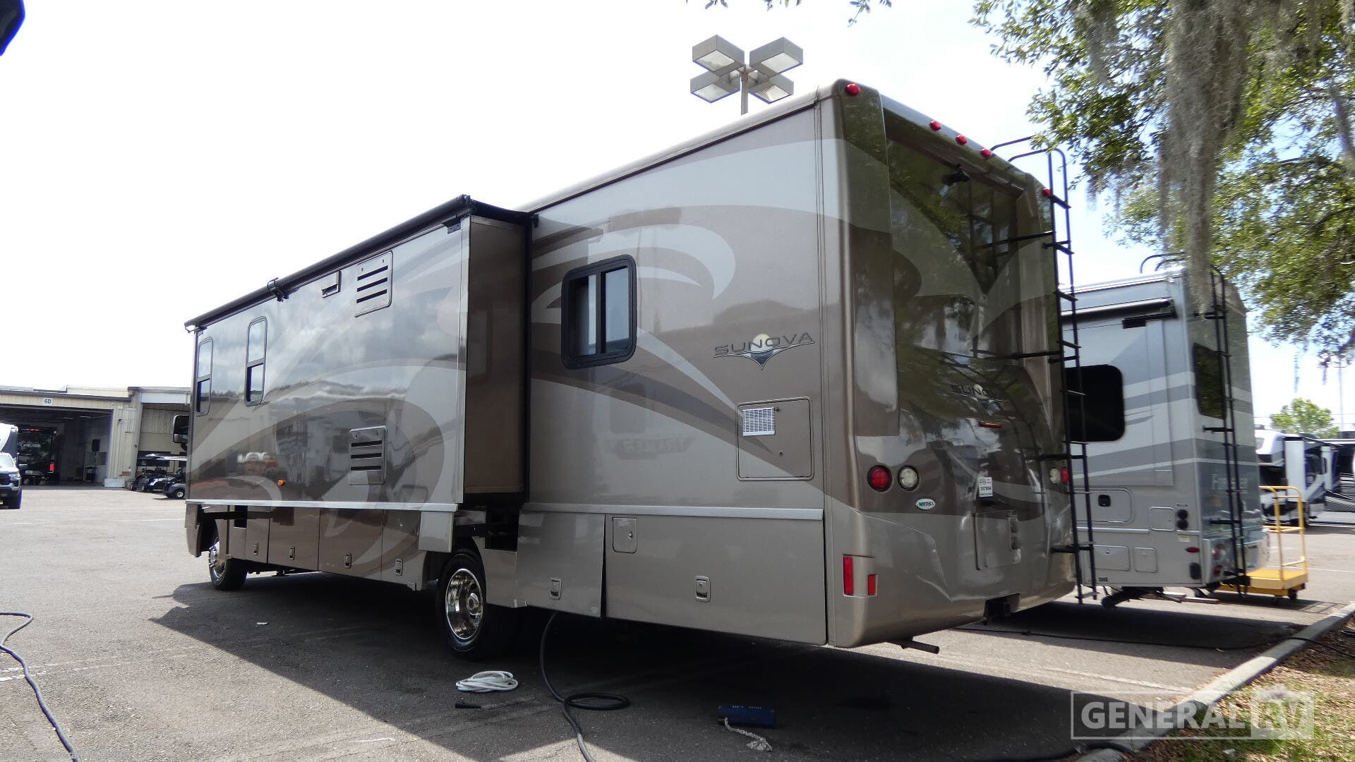 2011 Sunova 33C by Itasca from General RV Center in Orange Park, Florida