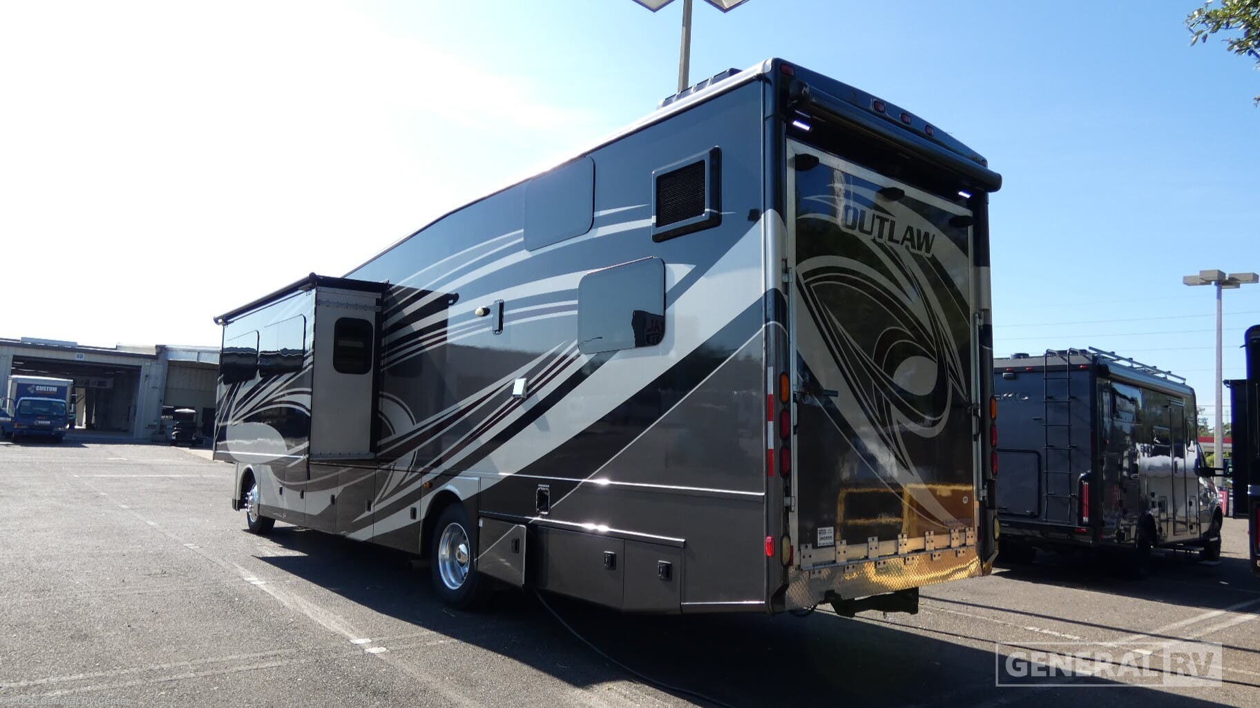 2016 Outlaw 37LS by Thor Motor Coach from General RV Center in Orange Park, Florida