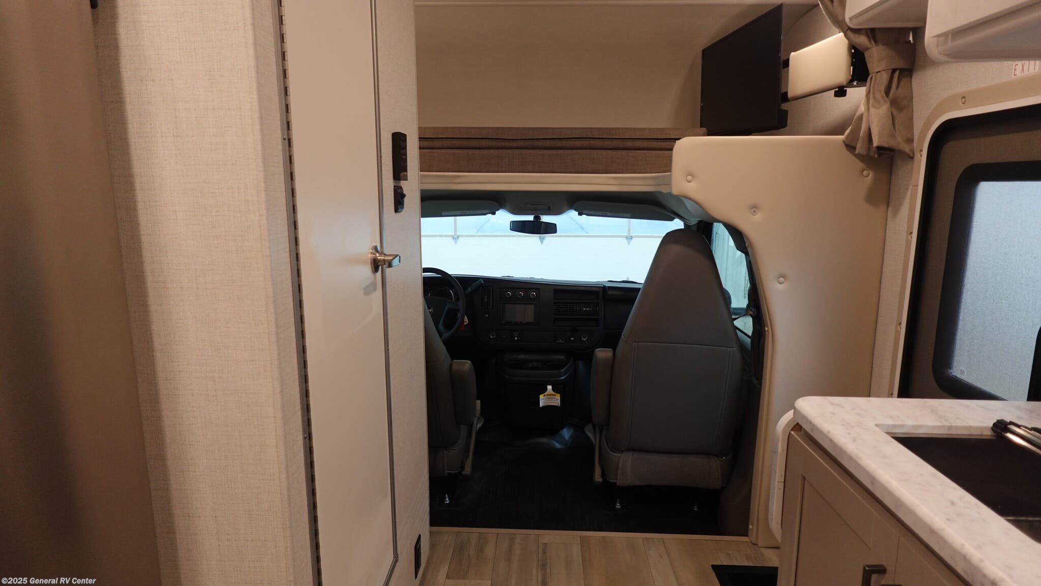 New 2026 Thor Motor Coach Pasadena SE19 available in Huntley, Illinois