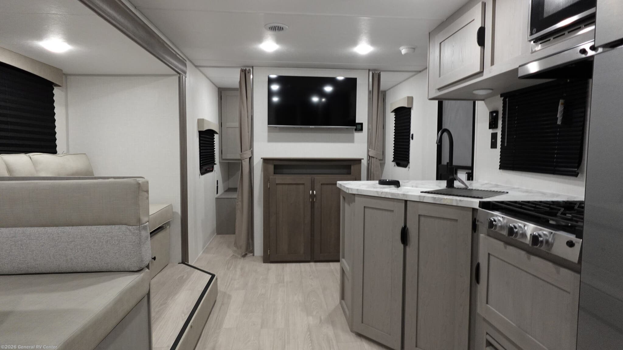 New 2026 Coachmen Clipper 262DBS available in Huntley, Illinois