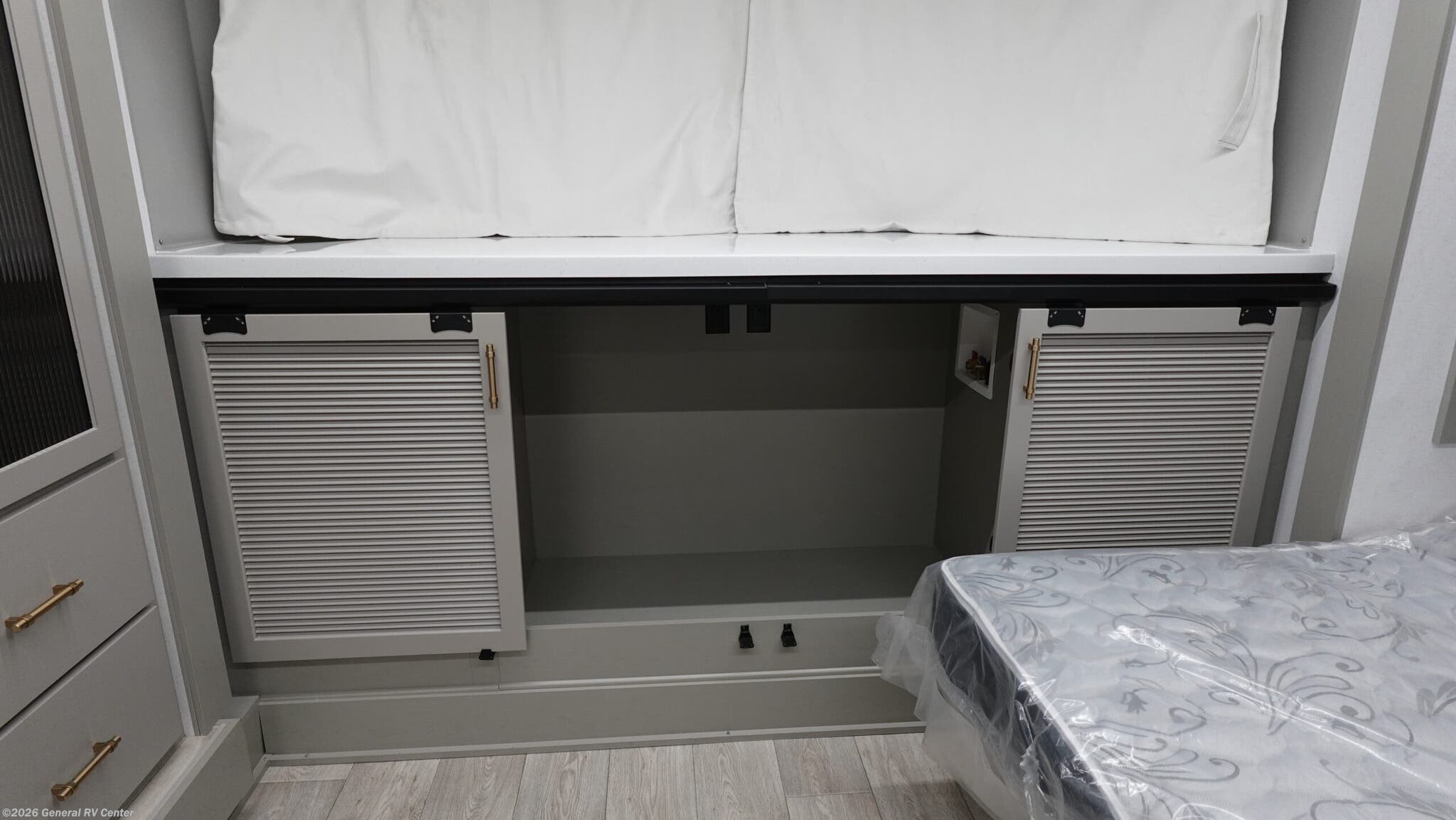 New 2026 Axiom Vendetta V4250 available in Huntley, Illinois