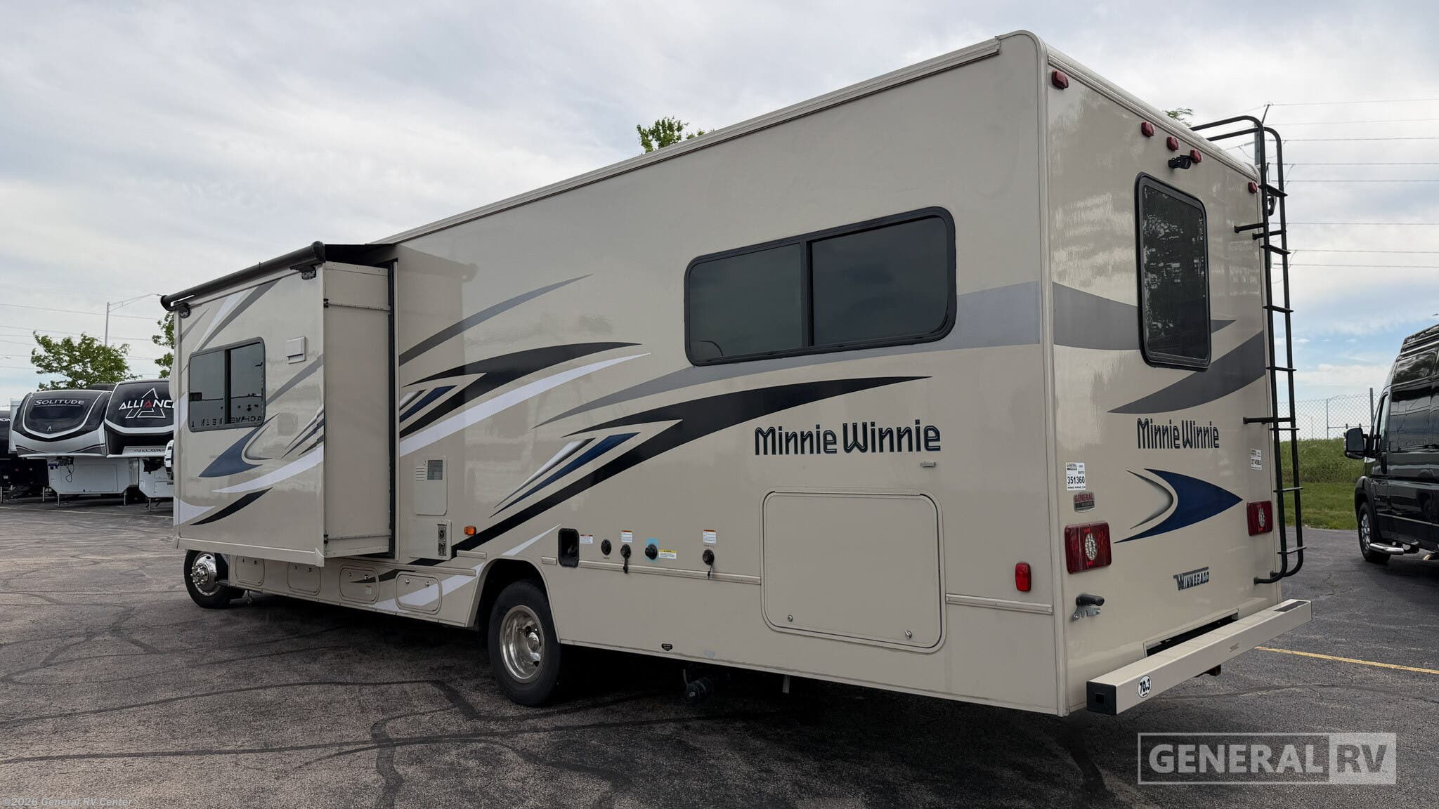 2023 Minnie Winnie 31H by Winnebago from General RV Center in Huntley, Illinois
