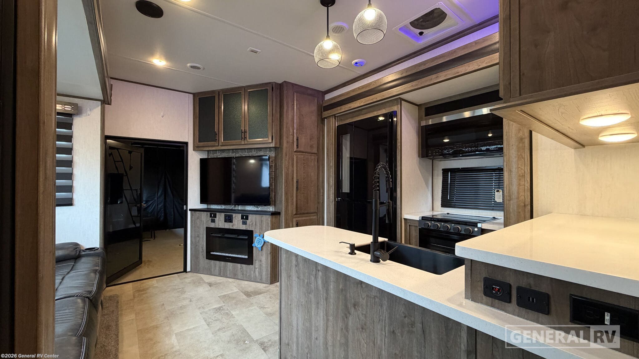 2021 Forest River Vengeance Rogue Armored 383G2 - Used Fifth Wheel For Sale by General RV Center in Huntley, Illinois