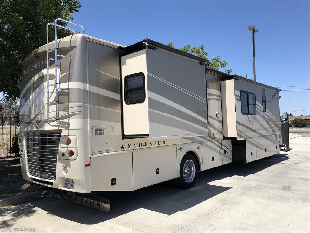2008 Fleetwood RV Excursion 40X Diesel Pusher for Sale in Los Banos, CA