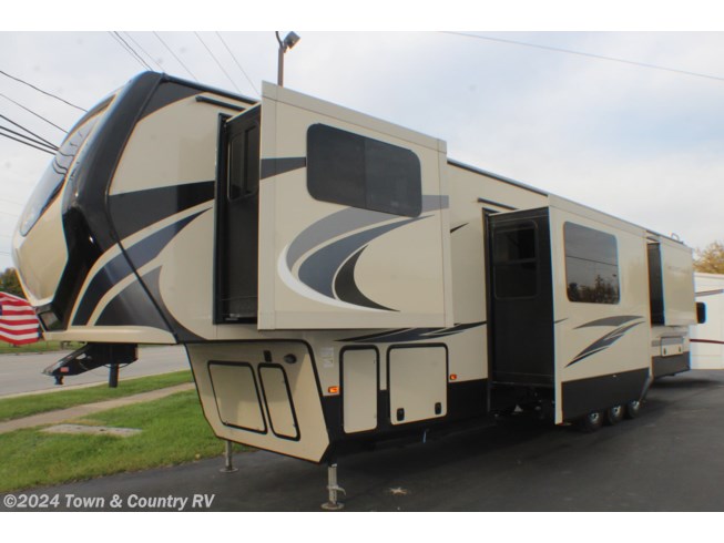 Used 2018 Keystone Montana 381TH available in Clyde, Ohio