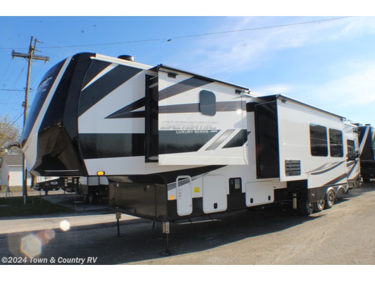 New 2023 Jayco Seismic Luxury Series 4113 available in Clyde, Ohio