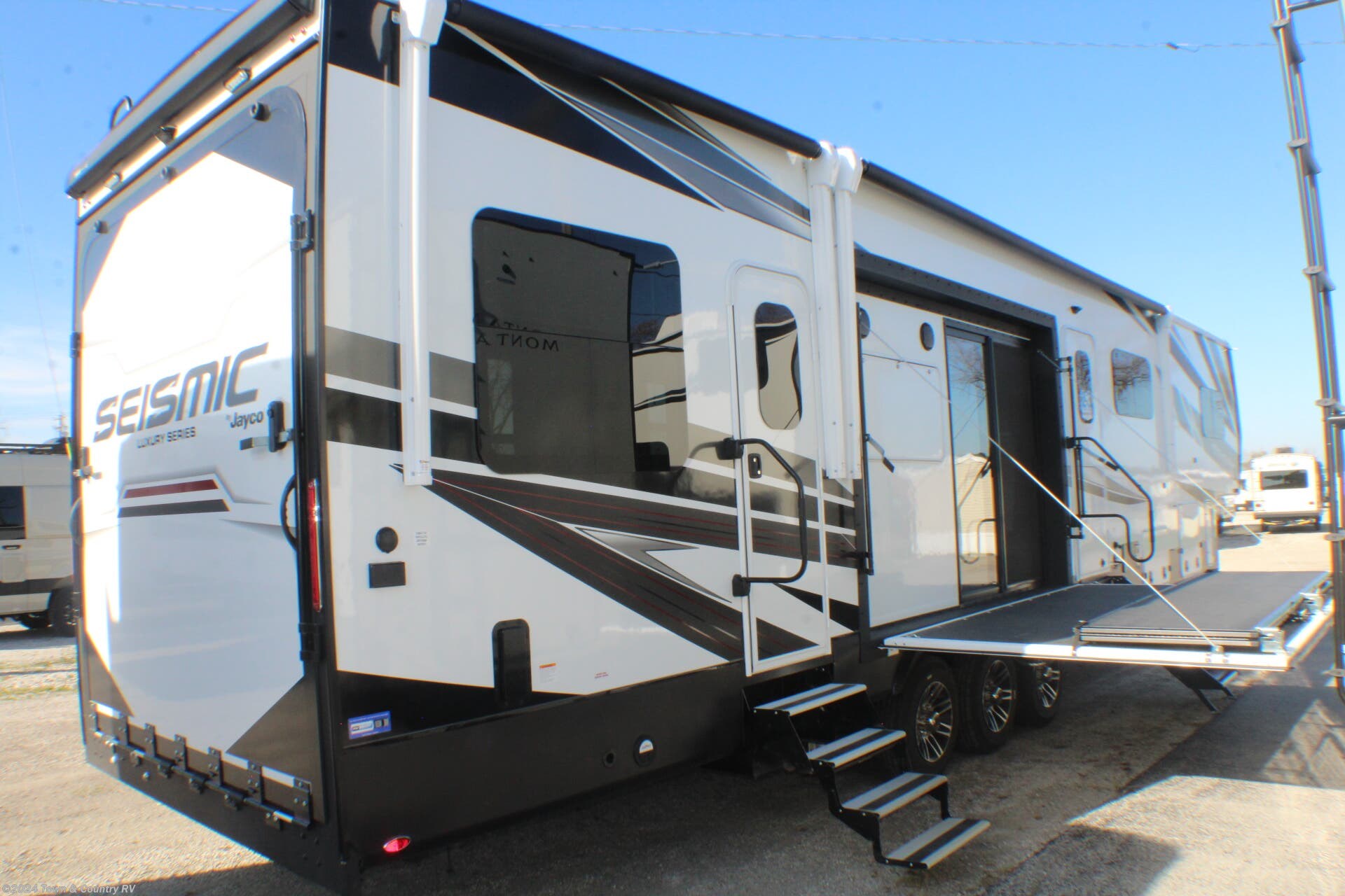 2023 Jayco Seismic Luxury Series 4113 RV for Sale in Clyde, OH 43410