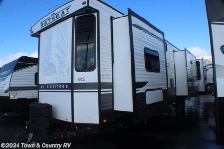&lt;p class=&quot;MsoNormal&quot;&gt;It&amp;rsquo;s RV show time!&amp;nbsp; You&amp;rsquo;ve been to a show and have seen the &amp;ldquo;sale&amp;rdquo; prices that the dealers are offering.&amp;nbsp; But, how do you really know that getting your best deal?&lt;/p&gt;
&lt;p class=&quot;MsoNormal&quot;&gt;Town and Country RV is a family owned, low-pressure dealership that that would like to help you determine if you&amp;rsquo;re getting the great deal that you were expecting. Call or email us today and tell us what RV that you are interested in and we will happily give you our lowest Out-the-Door Price on any of our new or used RVs.&lt;/p&gt;
&lt;p class=&quot;MsoNormal&quot;&gt;And, unlike many other dealers, our Out-the-Door Price doesn&amp;rsquo;t have any strings attached. Even though we have extremely competitive rates and terms through our many lenders, you are not required to finance through our dealership to receive our best price. Many other dealers require you to take a much higher rate loan to get their best price.&amp;nbsp; Over time that can cost you thousands of dollars!&amp;nbsp;&lt;/p&gt;
&lt;p class=&quot;MsoNormal&quot;&gt;Call or email today&amp;hellip; giving us a few minutes of your time can save you thousands!&amp;nbsp;&amp;nbsp;&amp;nbsp;&amp;nbsp;&lt;/p&gt;
&lt;p style=&quot;language: en-US; margin-top: 0pt; margin-bottom: 0pt; margin-left: 0in; text-indent: 0in;&quot;&gt;&lt;span style=&quot;font-size: 14px; font-family: verdana, geneva, sans-serif; color: black; font-weight: bold;&quot;&gt;Options included in this price:&lt;/span&gt;&lt;/p&gt;
&lt;p style=&quot;language: en-US; margin-top: 0pt; margin-bottom: 0pt; margin-left: 0in; text-indent: 0in;&quot;&gt;&lt;span style=&quot;font-size: 14px; font-family: verdana, geneva, sans-serif; color: black; vertical-align: baseline;&quot;&gt;Gunmetal Interior&lt;/span&gt;&lt;/p&gt;
&lt;p style=&quot;language: en-US; margin-top: 0pt; margin-bottom: 0pt; margin-left: 0in; text-indent: 0in;&quot;&gt;&lt;span style=&quot;font-size: 14px; font-family: verdana, geneva, sans-serif; color: black; vertical-align: baseline;&quot;&gt;Washer/Dryer Prep&lt;/span&gt;&lt;/p&gt;
&lt;p style=&quot;language: en-US; margin-top: 0pt; margin-bottom: 0pt; margin-left: 0in; text-indent: 0in;&quot;&gt;&lt;span style=&quot;font-size: 14px; font-family: verdana, geneva, sans-serif; color: black; vertical-align: baseline;&quot;&gt;Living Room Ceiling Fan&lt;/span&gt;&lt;/p&gt;
&lt;p style=&quot;language: en-US; margin-top: 0pt; margin-bottom: 0pt; margin-left: 0in; text-indent: 0in;&quot;&gt;&lt;span style=&quot;font-size: 14px; font-family: verdana, geneva, sans-serif; color: black; vertical-align: baseline;&quot;&gt;Detachable Hitch&lt;/span&gt;&lt;/p&gt;
&lt;p style=&quot;language: en-US; margin-top: 0pt; margin-bottom: 0pt; margin-left: 0in; text-indent: 0in;&quot;&gt;&lt;span style=&quot;font-size: 14px; font-family: verdana, geneva, sans-serif; color: black; vertical-align: baseline;&quot;&gt;30&quot; OTR Microwave&lt;/span&gt;&lt;/p&gt;
&lt;p style=&quot;language: en-US; margin-top: 0pt; margin-bottom: 0pt; margin-left: 0in; text-indent: 0in;&quot;&gt;&lt;span style=&quot;font-size: 14px; font-family: verdana, geneva, sans-serif; color: black; vertical-align: baseline;&quot;&gt;Refrigerator - Residential - 15 cf&lt;/span&gt;&lt;/p&gt;
&lt;p style=&quot;language: en-US; margin-top: 0pt; margin-bottom: 0pt; margin-left: 0in; text-indent: 0in;&quot;&gt;&lt;span style=&quot;font-size: 14px; font-family: verdana, geneva, sans-serif; color: black; vertical-align: baseline;&quot;&gt;2nd 13.5 BTU Air Conditioner&lt;/span&gt;&lt;/p&gt;
&lt;p style=&quot;language: en-US; margin-top: 0pt; margin-bottom: 0pt; margin-left: 0in; text-indent: 0in;&quot;&gt;&lt;span style=&quot;font-size: 14px; font-family: verdana, geneva, sans-serif; color: black; vertical-align: baseline;&quot;&gt;Stabilizer Jacks&lt;/span&gt;&lt;/p&gt;
&lt;p style=&quot;language: en-US; margin-top: 0pt; margin-bottom: 0pt; margin-left: 0in; text-indent: 0in;&quot;&gt;&lt;span style=&quot;font-size: 14px; font-family: verdana, geneva, sans-serif; color: black; vertical-align: baseline;&quot;&gt;Patio Awning&lt;/span&gt;&lt;/p&gt;
&lt;p style=&quot;language: en-US; margin-top: 0pt; margin-bottom: 0pt; margin-left: 0in; text-indent: 0in;&quot;&gt;&amp;nbsp;&lt;/p&gt;
&lt;p style=&quot;language: en-US; margin-top: 0pt; margin-bottom: 0pt; margin-left: 0in; text-indent: 0in;&quot;&gt;&lt;span style=&quot;font-family: verdana, geneva, sans-serif; font-size: 14px;&quot;&gt;&lt;span style=&quot;color: black; font-weight: bold; font-style: normal;&quot;&gt;Specs&lt;/span&gt;&lt;br&gt;Length&amp;nbsp;&amp;nbsp;&amp;nbsp;&lt;span style=&quot;color: black; vertical-align: baseline;&quot;&gt;&amp;nbsp; 40&lt;/span&gt;&lt;span style=&quot;color: black; font-weight: normal; font-style: normal; vertical-align: baseline;&quot;&gt;&#39;11&quot;&lt;/span&gt;&lt;br&gt;Unloaded Weight (lbs)&amp;nbsp;&amp;nbsp;&amp;nbsp;11,994&lt;br&gt;Carrying Capacity (lbs)&amp;nbsp; &amp;nbsp;1,446&lt;br&gt;Sleeping Capacity&amp;nbsp;&amp;nbsp;&amp;nbsp;6&lt;br&gt;&lt;span style=&quot;color: black; font-weight: bold; font-style: normal;&quot;&gt;Warranty&lt;/span&gt;&amp;nbsp;&amp;nbsp;&amp;nbsp;&lt;span style=&quot;color: black; vertical-align: baseline;&quot;&gt;&amp;nbsp;&amp;nbsp;&amp;nbsp;&amp;nbsp;&amp;nbsp;&amp;nbsp;&amp;nbsp;&amp;nbsp;&amp;nbsp;&amp;nbsp;&amp;nbsp;&amp;nbsp;&amp;nbsp;&amp;nbsp;&amp;nbsp;&amp;nbsp;&amp;nbsp;&amp;nbsp;&lt;br&gt;&lt;/span&gt;&lt;span style=&quot;color: black; font-weight: bold; font-style: normal; vertical-align: baseline;&quot;&gt;1&lt;/span&gt;&lt;span style=&quot;color: black; font-weight: bold; font-style: normal;&quot;&gt;&amp;nbsp;Year Hitch to Bumper&lt;/span&gt;&lt;/span&gt;&lt;/p&gt;
&lt;p style=&quot;language: en-US; margin-top: 0pt; margin-bottom: 0pt; margin-left: 0in; text-indent: 0in;&quot;&gt;&amp;nbsp;&lt;/p&gt;
&lt;p style=&quot;language: en-US; margin-top: 0pt; margin-bottom: 0pt; margin-left: 0in; text-indent: 0in;&quot;&gt;&lt;span style=&quot;font-size: 14px; font-family: verdana, geneva, sans-serif; font-weight: bold;&quot;&gt;Town and Country&amp;rsquo;s &amp;ldquo;Out-the-Door Pricing&amp;rdquo;.&lt;/span&gt;&lt;/p&gt;
&lt;p style=&quot;language: en-US; margin-top: 0pt; margin-bottom: 0pt; margin-left: 0in; text-indent: 0in;&quot;&gt;&amp;nbsp;&lt;/p&gt;
&lt;p style=&quot;language: en-US; margin-top: 0pt; margin-bottom: 0pt; margin-left: 0in; text-indent: 0in;&quot;&gt;&lt;span style=&quot;font-size: 14px; font-family: verdana, geneva, sans-serif;&quot;&gt;Unfortunately, many other dealers add on extra fees to their customer&amp;rsquo;s camper purchases at the time of closing, potentially costing the customers hundreds, possibly, thousands of dollars.&amp;nbsp; We do not!&amp;nbsp;&lt;br&gt;The best way to protect yourself from this happening to you is to ask for the dealer&amp;rsquo;s &amp;ldquo;Out-the-Door Price&amp;rdquo;.&amp;nbsp;&amp;nbsp; Town and Country RV will always be happy to give you our &amp;ldquo;Out-the-Door price&amp;rdquo;!&amp;nbsp;&lt;/span&gt;&lt;/p&gt;
&lt;p style=&quot;language: en-US; margin-top: 0pt; margin-bottom: 0pt; margin-left: 0in; text-indent: 0in;&quot;&gt;&amp;nbsp;&lt;/p&gt;
&lt;p&gt;&amp;nbsp;&lt;/p&gt;
&lt;p style=&quot;language: en-US; margin-top: 0pt; margin-bottom: 0pt; margin-left: 0in; text-indent: 0in;&quot;&gt;&amp;nbsp;&lt;/p&gt;
&lt;p style=&quot;language: en-US; margin-top: 0pt; margin-bottom: 0pt; margin-left: 0in; text-indent: 0in;&quot;&gt;&amp;nbsp;&lt;/p&gt;
