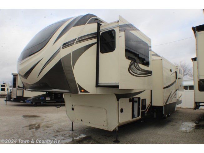 2021 Grand Design Solitude 382WB-R - Used Fifth Wheel For Sale by Town & Country RV in Clyde, Ohio