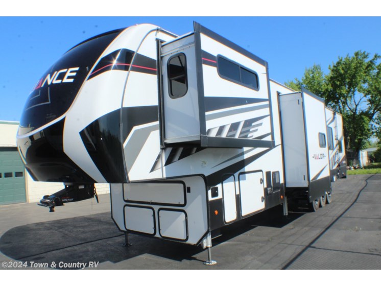 Used 2022 Alliance RV Valor 41V15 available in Clyde, Ohio